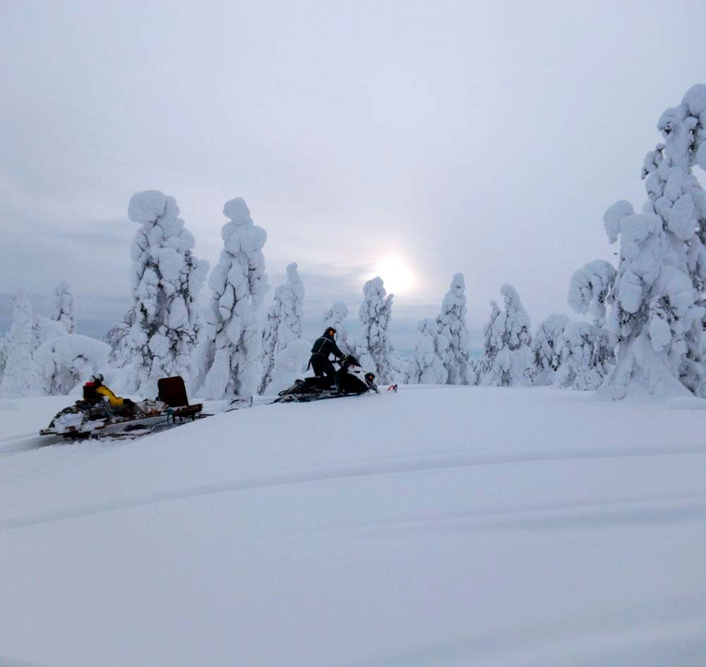 Kevät-4 Moottorikelkkailua talvella